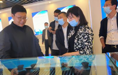 市政協(xié)副主席、市工商聯(lián)主席唐世云到寶泰隆走訪調(diào)研