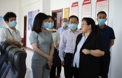 市政協(xié)副主席，市工商聯(lián)主席唐世云蒞臨寶泰隆開展石墨烯新材料專題調(diào)研座談